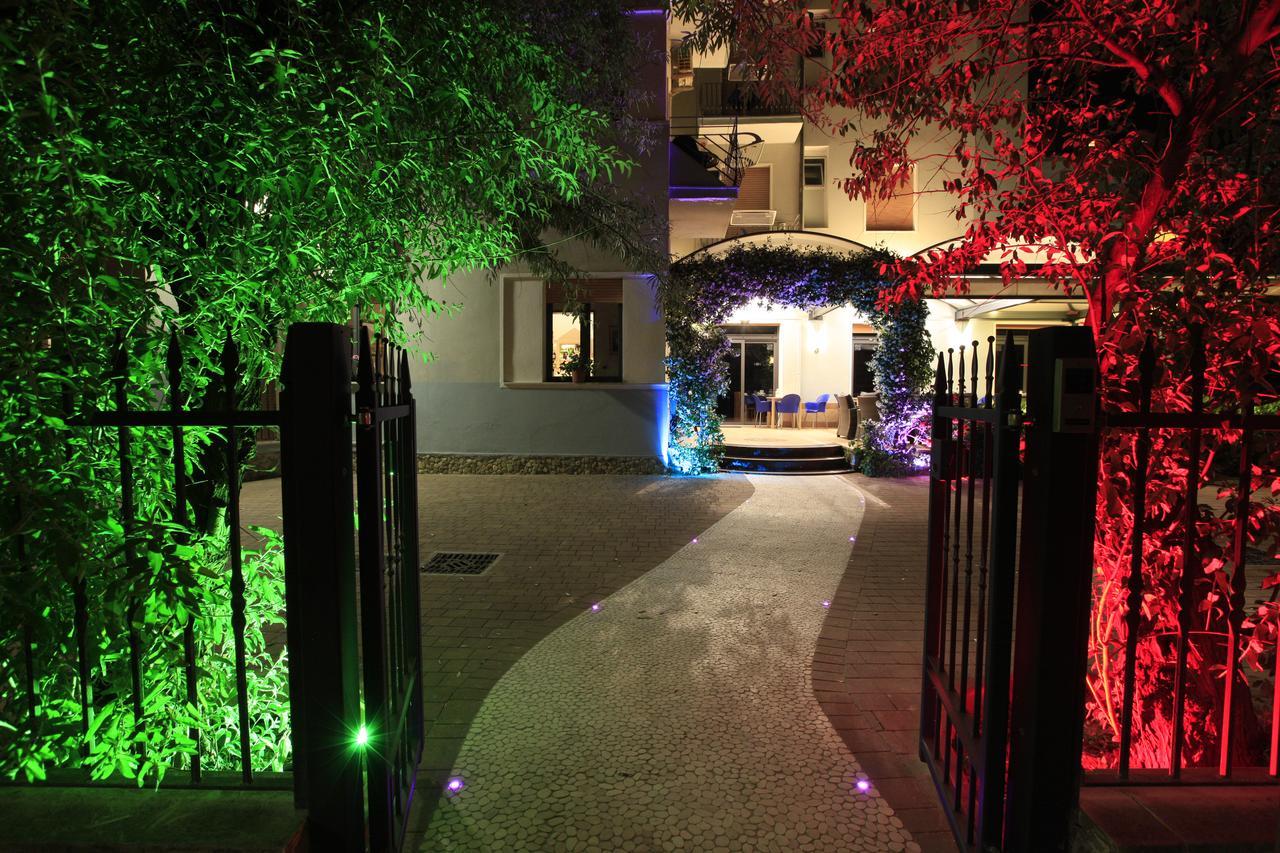 בלריה-איגאה מרינה Art Hotel La Perla מראה חיצוני תמונה